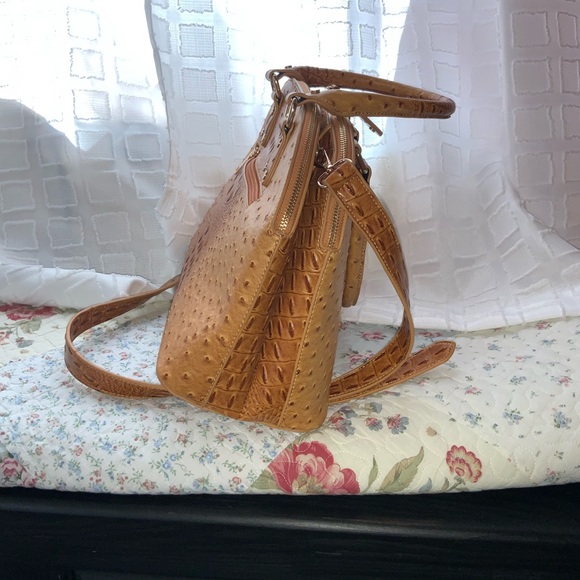 Alligator Textured Handbag - Picture 5 of 12